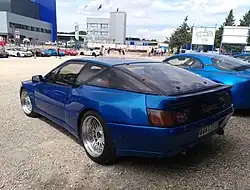 Alpine GTA met de "Alpine"-tekst tussen de achterlichten