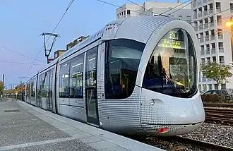 Alstom Citadis 302 van lijn 7 aan de terminus Vaulx-en-Velin - La Soie