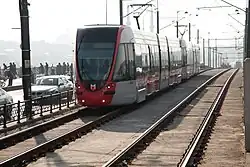 Tram op de brug