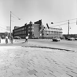 Machineslootbrug met de Ambachtschool op de achtergrond (1981)