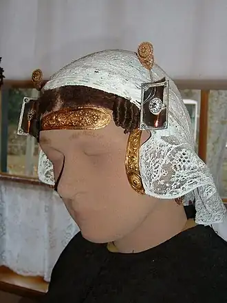 Oorijzer met gouden plaatjes (Ameland)