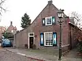 Lage woning, topgevel, vensterluiken