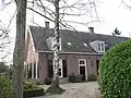 Eenvoudige boerderij, langhuis, met topgevel