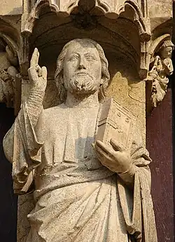 Het timpaan van het Laatste Oordeel: De “Lieve God” van de trumeau