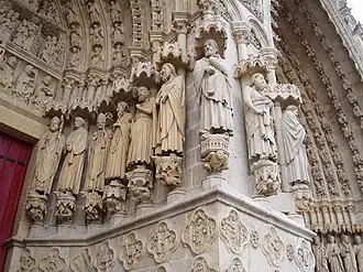 Sint Salvius, 3e van links, in het Sint-Firminius portaal van de Notre-Dame van Amiens