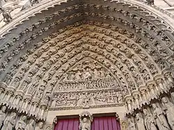 Het timpaan van het Laatste Oordeel met archivolt