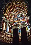 Bij de Notre-Dame van Amiens vindt jaarlijks een lichtshow plaats waarbij de oorspronkelijke polychrome schildering met kunstlicht wordt nagebootst