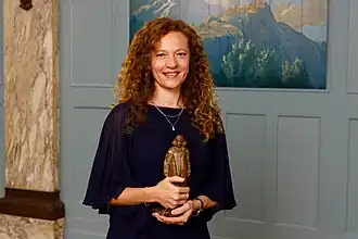 Helmi bij de uitreiking van de Spinozapremies (2019)