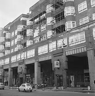Afbraak flats (Amstelstein) in de Vijzelstraat te Amsterdam; 12 maart 1962.