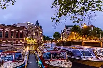 Rondvaart over de grachten in Amsterdam