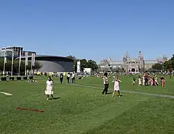 Museumplein, Amsterdam, met enkele van de populairste musea in Nederland