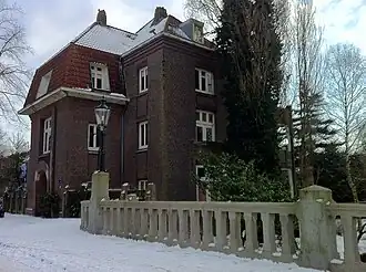 De villa op Oranje Nassaulaan 63 en brug 136