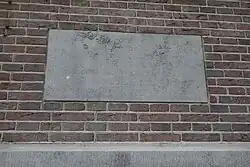 De gedenksteen in 2017