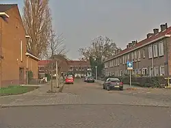 Heggerankweg in Tuindorp Buiksloterham (Amsterdam-Noord), blokje woningen rechts van J.M. van Hardeveld