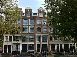 Gereconstrueerde historische gevelwand aan het Kattenburgerplein (2011)