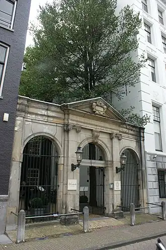 Schouwburgpoort, toegang tot het hotel
