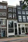 Huis waarboven de gevel is vernieuwd