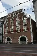 Militiegebouw (voormalige bushuis)