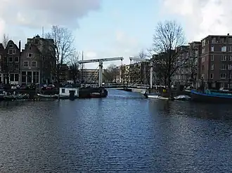 Brug 317 Petemayenbrug, verbinding Zeeheldenbuurt naar Realeneiland bij de Zandhoek.
