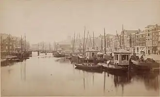 De Oude Brug, gezien naar de Dam, voor de demping.
