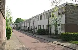 In Tuindorp Frankendael / Jeruzalem in de Watergraafsmeer komen veel rijtjeshuizen in de vorm van duplexwoningen voor.