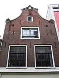 Huis met gekuifde klokgevels
