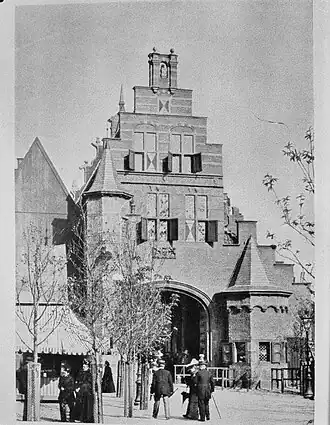Ingang van Oud-Holland. De poort was een replica van de Nijmeegse Kerkboog.