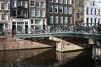 Berensluis met de westelijke kade van de Prinsengracht (2009)