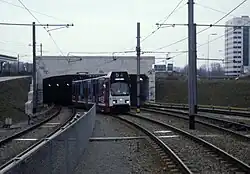 De tunnel bij de Parnassusweg gezien vanaf het perron op 30 januari 1993.