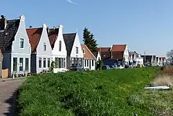 Karakteristieke dijkwoningen langs de Durgerdammerdijk; 2015.
