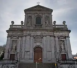 De gevel van de kerk