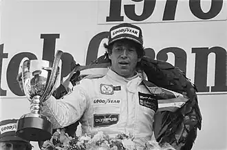 De laatste Amerikaanse wereldkampioen, Mario Andretti, na zijn laatste GP-overwinning in Nederland