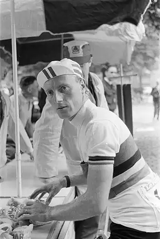 André Darrigade voor de start van een etappe van de Ronde van Frankrijk 1960