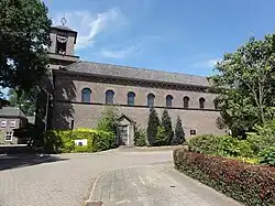 De zuidzijde van de Sint-Bavokerk te Angeren