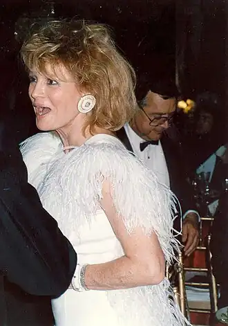 Angie Dickinson op het Governor's Ball feest na de uitreikingen van de Academy Awards, 1989.