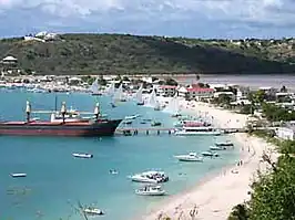 Overzicht van Sandy Ground en de haven Road Bay