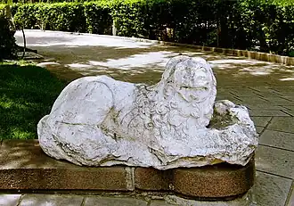 Een beeld in de tuin