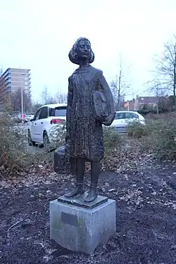 Beeld van Anne Frank in Purmerend