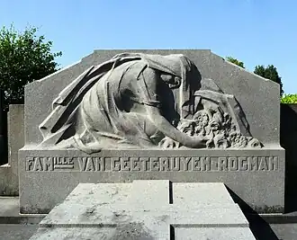 Treurende Vrouw, grafzerk van Geeterruyen-Rogman te Belsele.