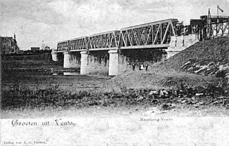 De oude brug rond 1900. We zien de spoorbrug die is toegevoegd in 1886; er naast maar niet te zien ligt de verkeersbrug.
