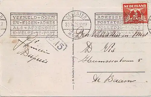 Adreszijde van een ansichtkaart van Deventer naar Baarn, 30&nbsp;oktober 1925, met machinestempel (een zogeheten rolstempel) Deventer en bestellersstempel D.15, een rechthoekig stempeltje met afgeronde hoeken. De kaart is bezorgd door besteller nr. 15 en de kaart ging mee met de vierde bestelling van die dag. Daarvoor stond de letter D