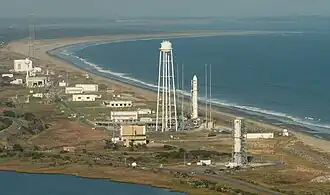 Een Antares staat klaar voor de lancering vanaf LP-0A. Op de voorgrond LP-0B