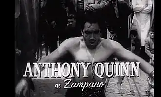 Still van Anthony Quinn als Zampanò