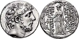 Attische zilveren tetradrachme van Antiochus IX met op de keerzijde Athena die Nikè draagt en de legende ΒΑΣΙΛΕΩΣ ΑΝΤΙΟΧΟΥ ΦΙΛΟΠΑΤΟΡΟΣ ("koning Antiochus Philopatros").