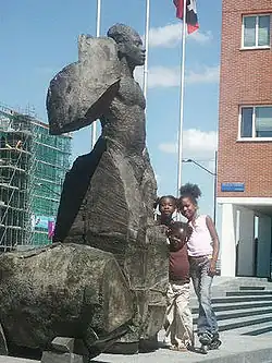 Monument voor Anton de Kom, Amsterdam-Zuidoost (beeld: Jikke van Loon), foto:2007