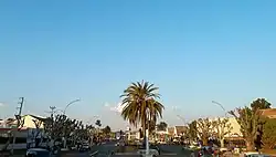 Grande Avenue met op de achtergrond het treinstation