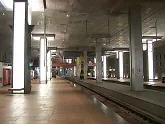 Niveau&nbsp;-2 – perrons en sporen