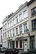 Gekoppelde burgerhuizen in neoclassicistische stijl
