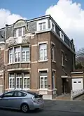 Halfvrijstaand burgerhuis Jahr
