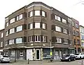 Appartementsgebouw met winkels